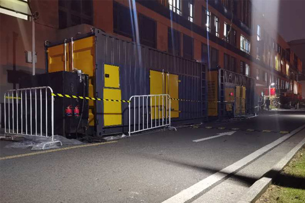 宣城柴油发电机组的输出电压是如何调节的？